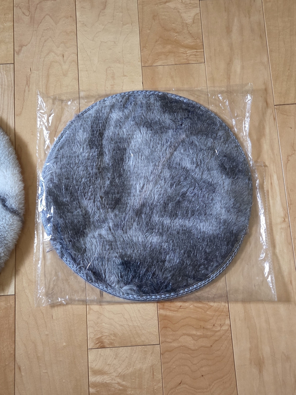 Artificial Fur Small Round x2 Pads for Cats Grey and Marble